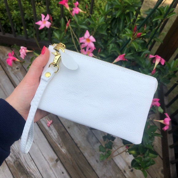 Handbags - NEW White Wrislet